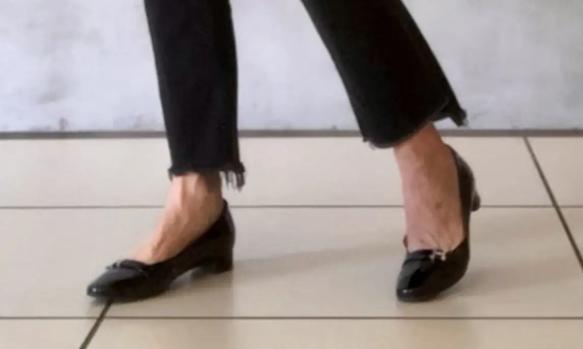 エルメス　黒エナメル　フラット