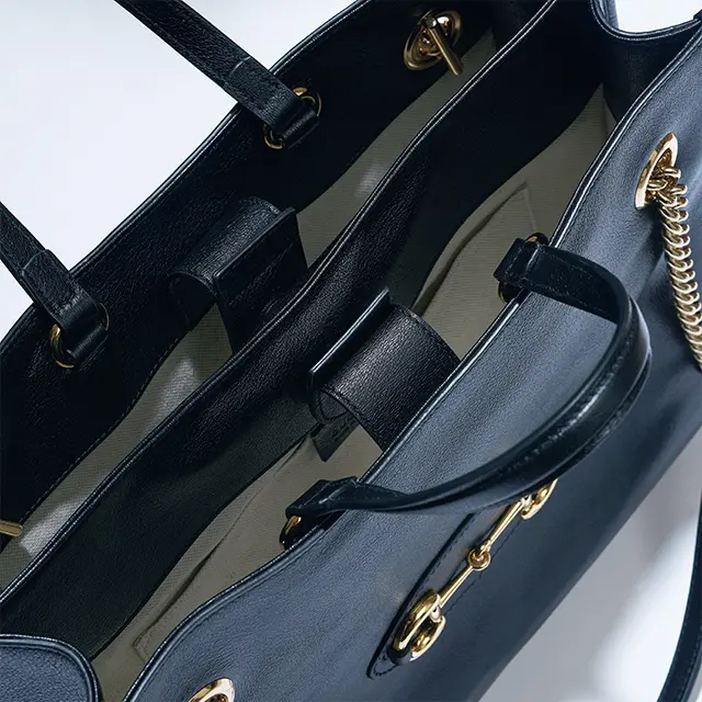 整理しやすい内部と、閉まる開口部が魅力