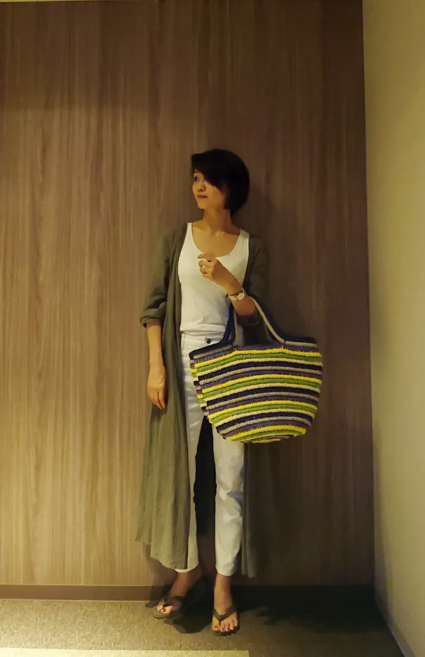 大きなかごバッグコーデ