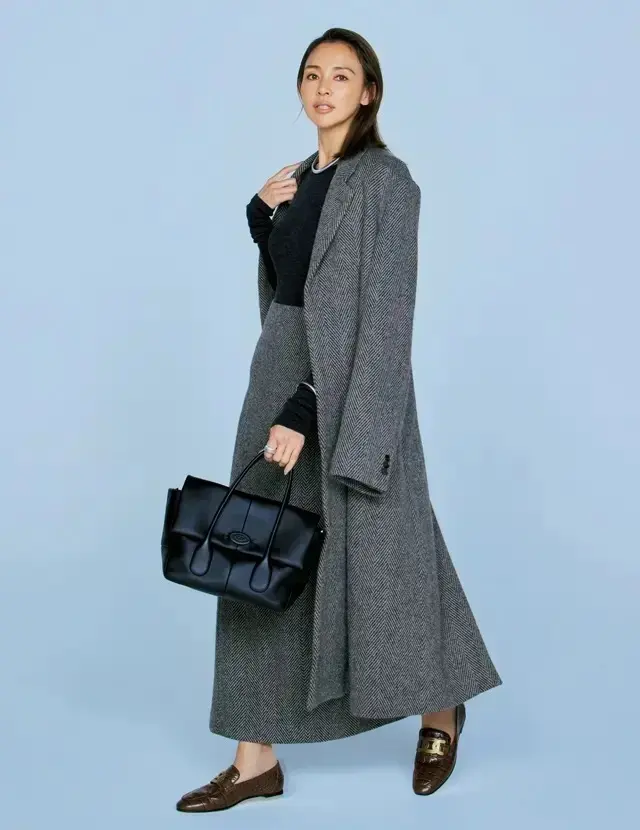 冬のブーツから春のローファーへ。50代がグッとあか抜けるおしゃれな足もとスタイル