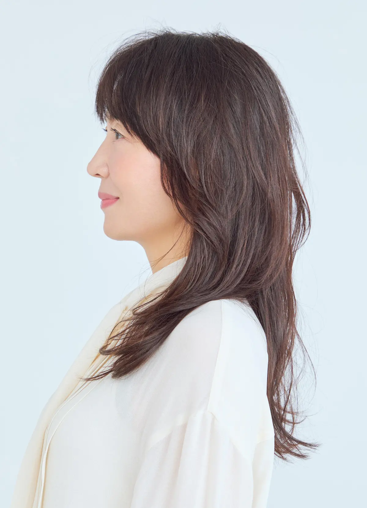 横から見たロングヘアスタイル