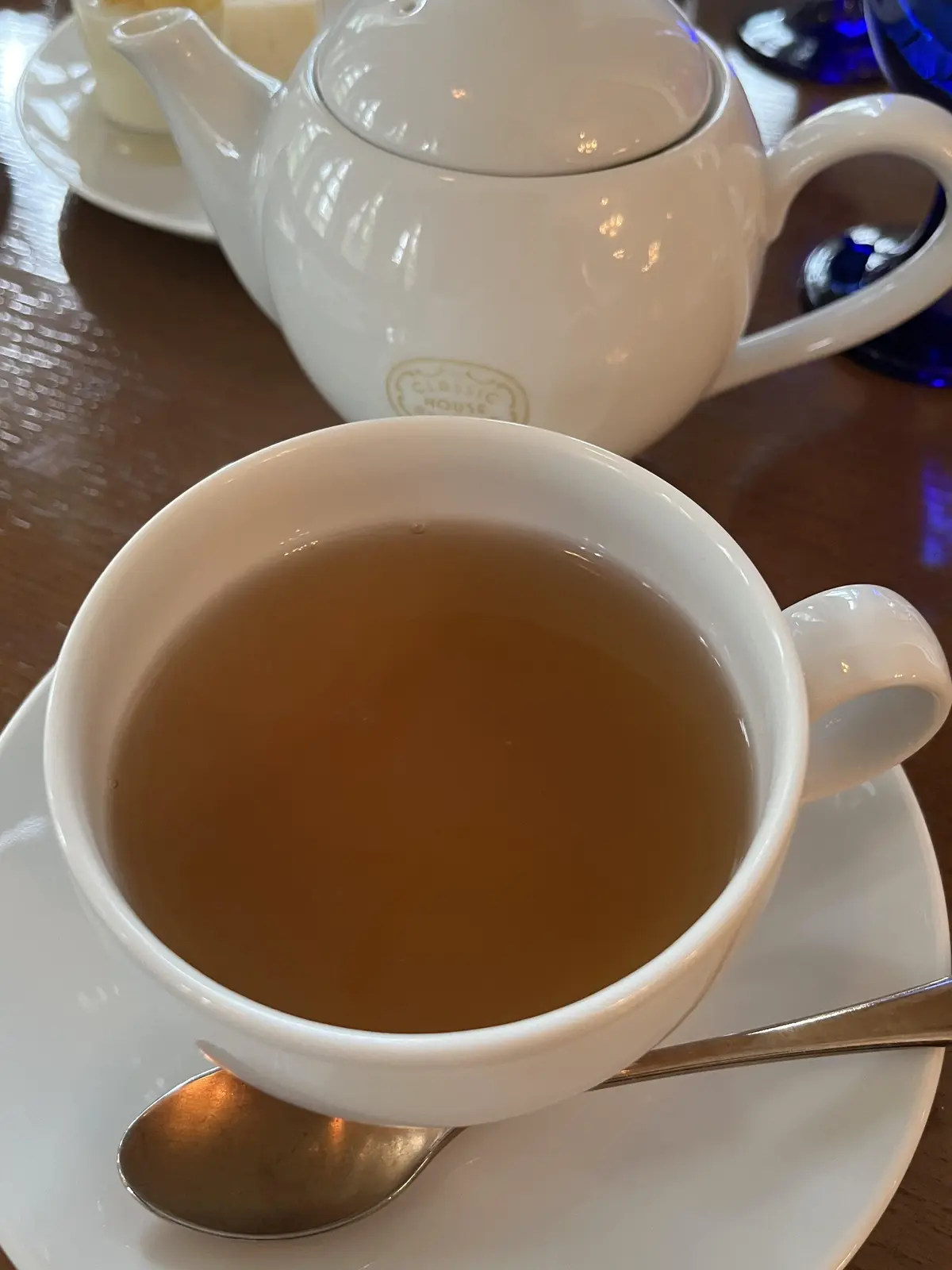 バラとアフタヌーンティーを楽しみにお気にの画像_21