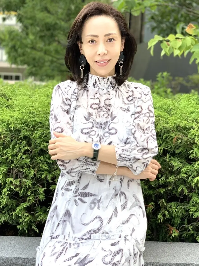 ハイネック　フェミニンコーデ