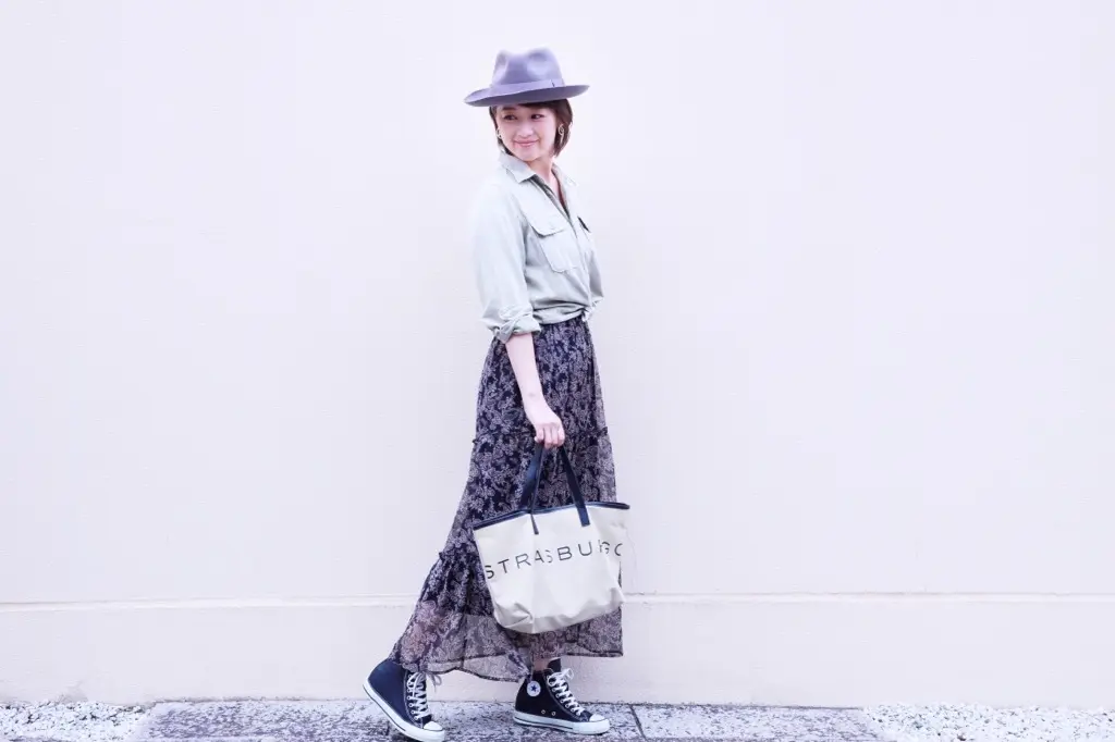 カーキ×ブラックではじめる秋コーデの画像_1