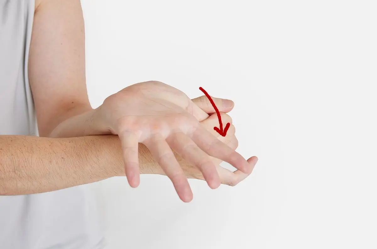 ●親指を反らすときのコツ　OurAge×Webエクラ