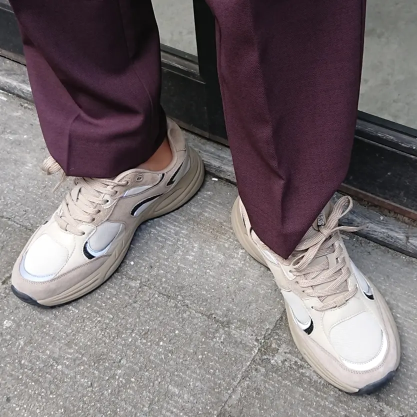 ベージュスニーカー