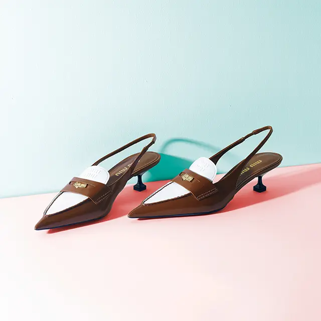 ミュウミュウの スリングバックシューズ