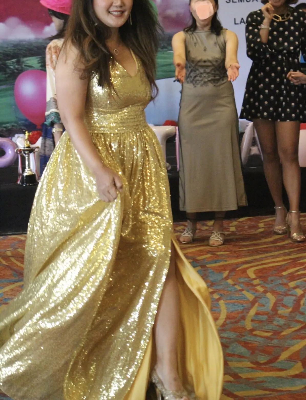 ゴールドドレス