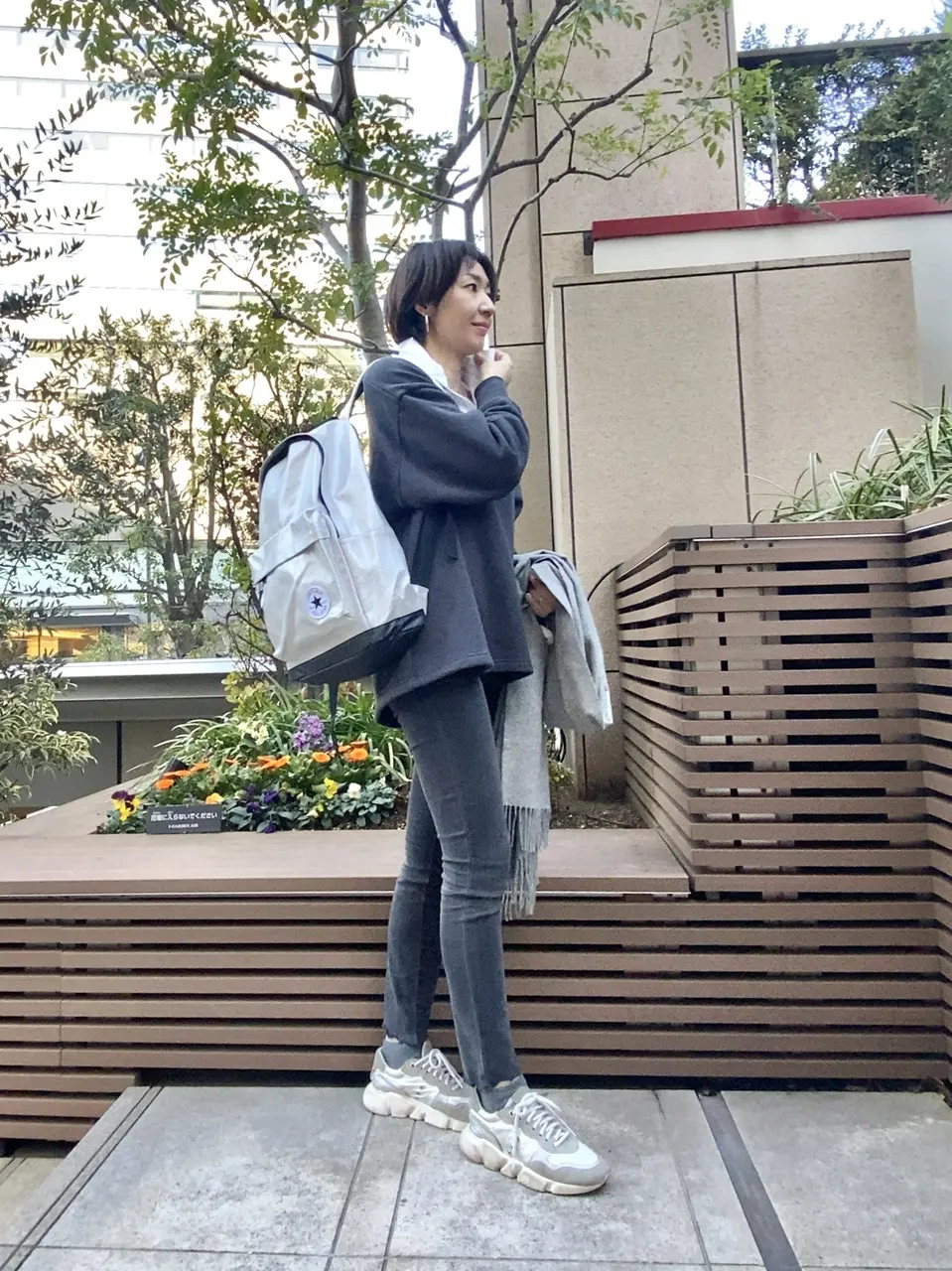 グレーのワントーンコーデ②