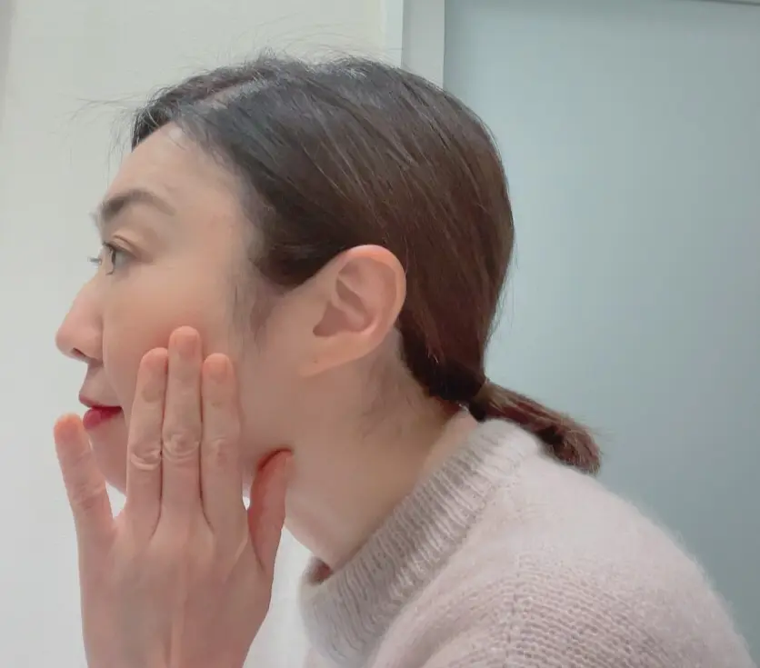 新作クレンジングを試している様子