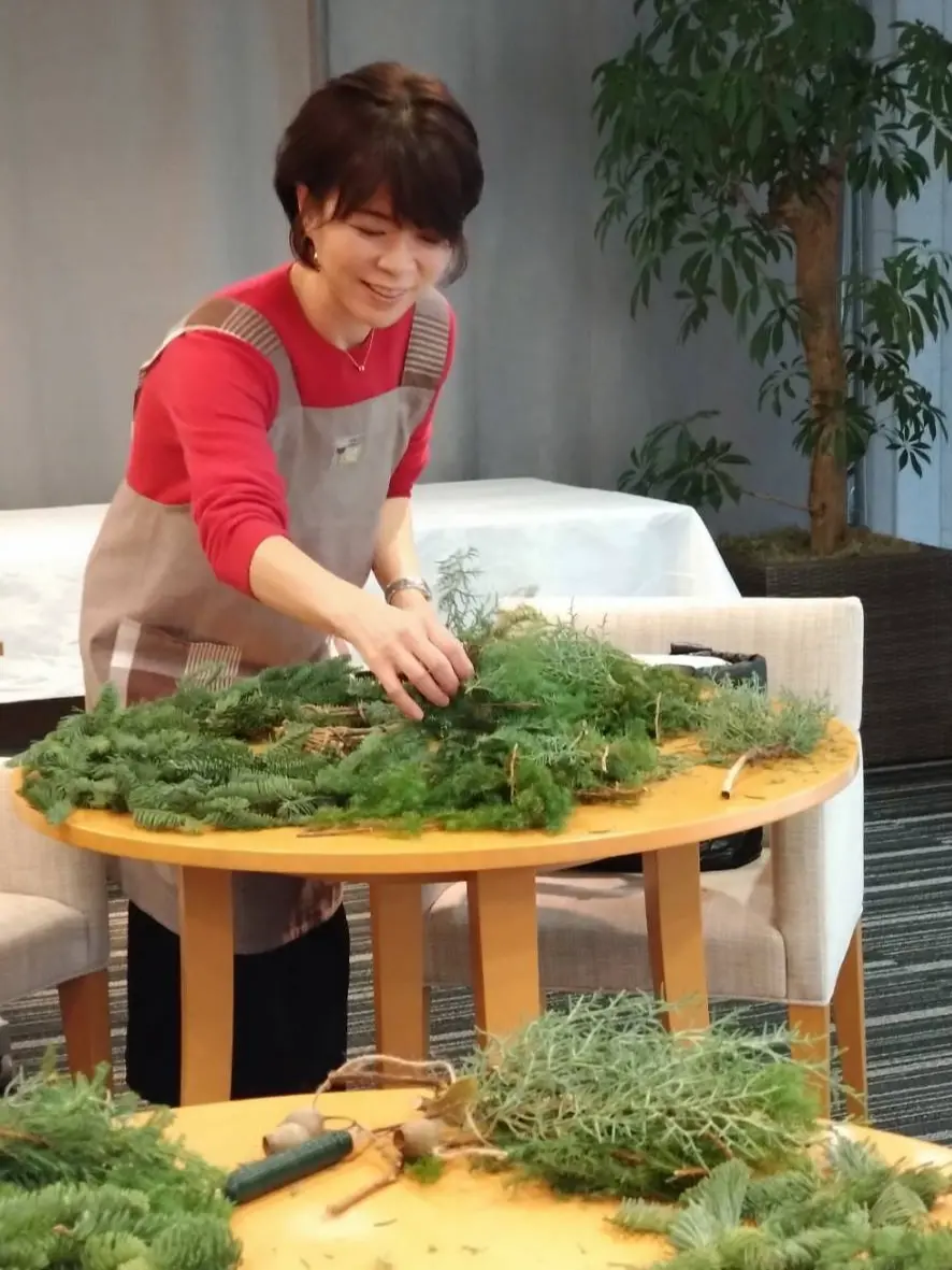 その後はその他の花材を組み合わせていき、
