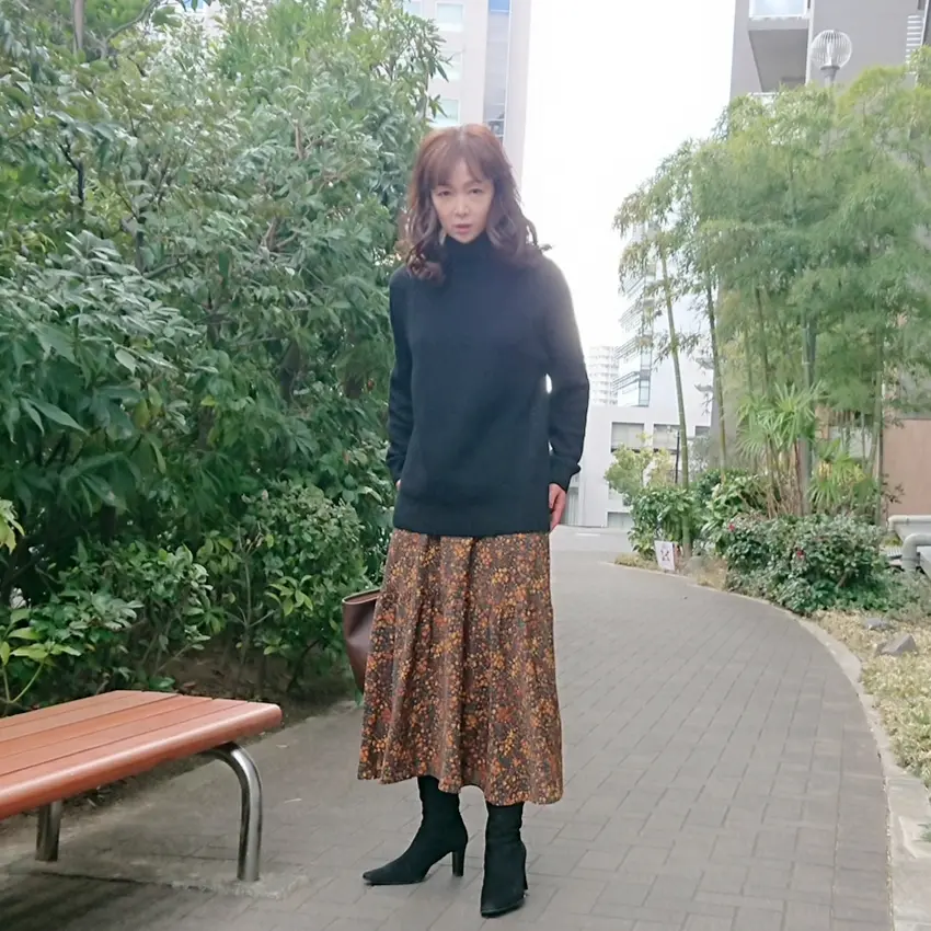 黒いタートルニット   ティアードスカート   ロングブーツ   