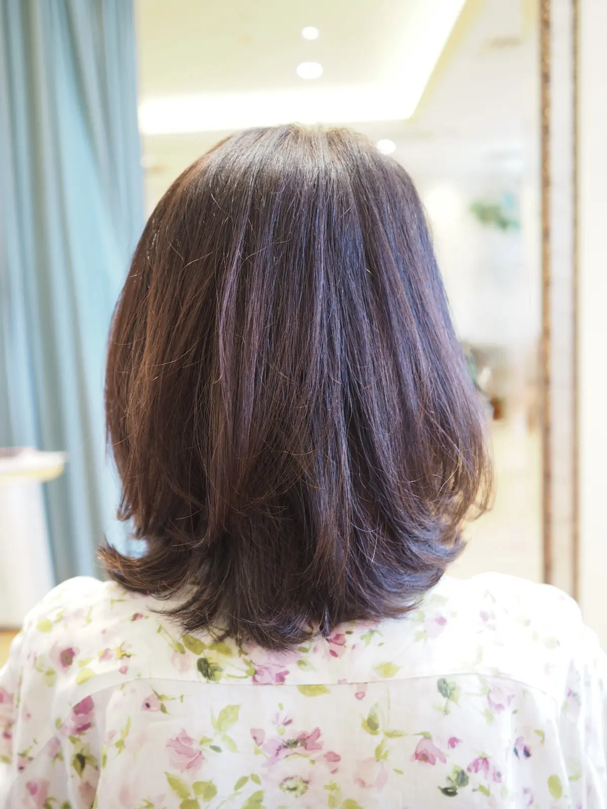 50代の夏髪はフェミニンボブで涼やかに!の画像_5