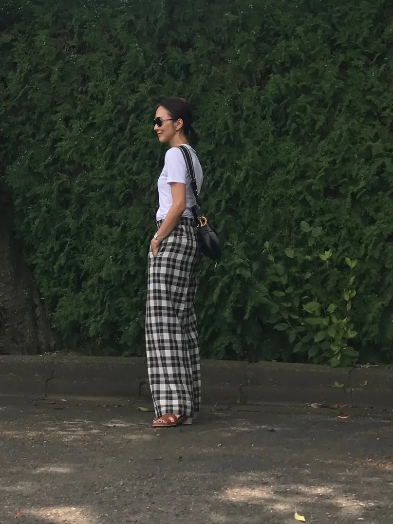 チェックパンツでいつものＴシャツコーデをの画像_3