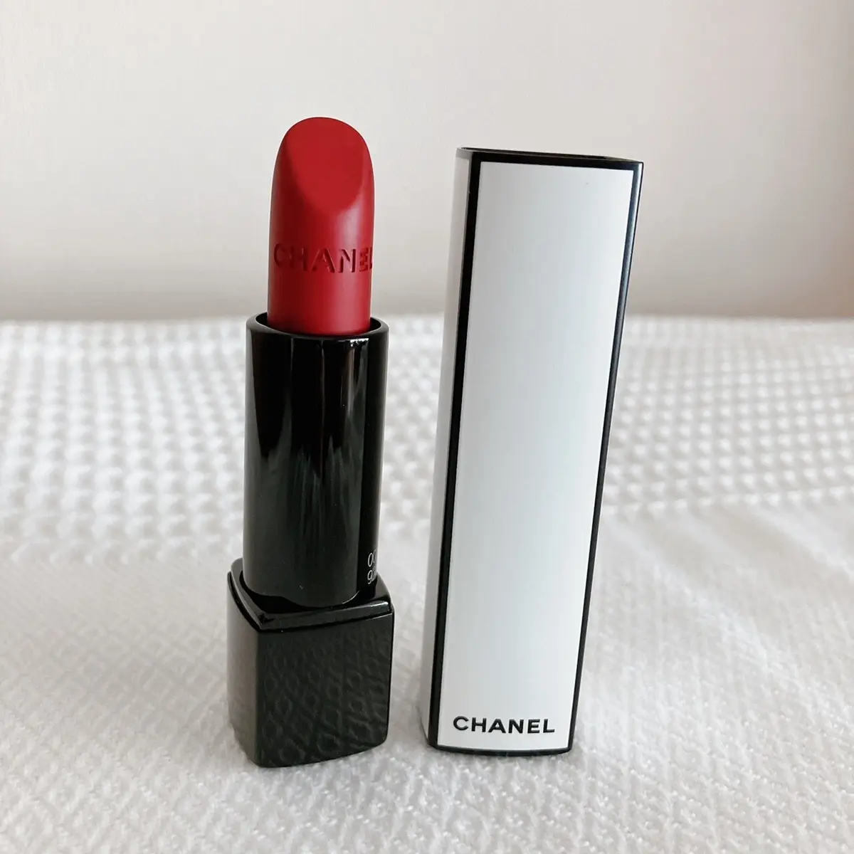 CHANEL　口紅   ルージュ アリュール ヴェルヴェット ニュイ ブランシュ 00:00 シエンナ レッド