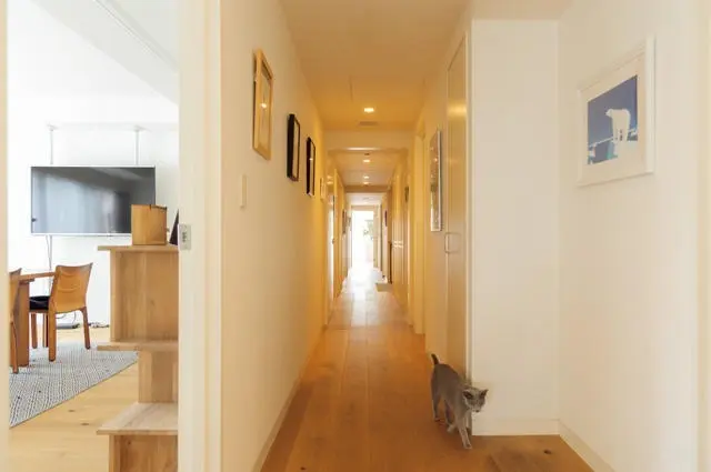 32mもの長い廊下。