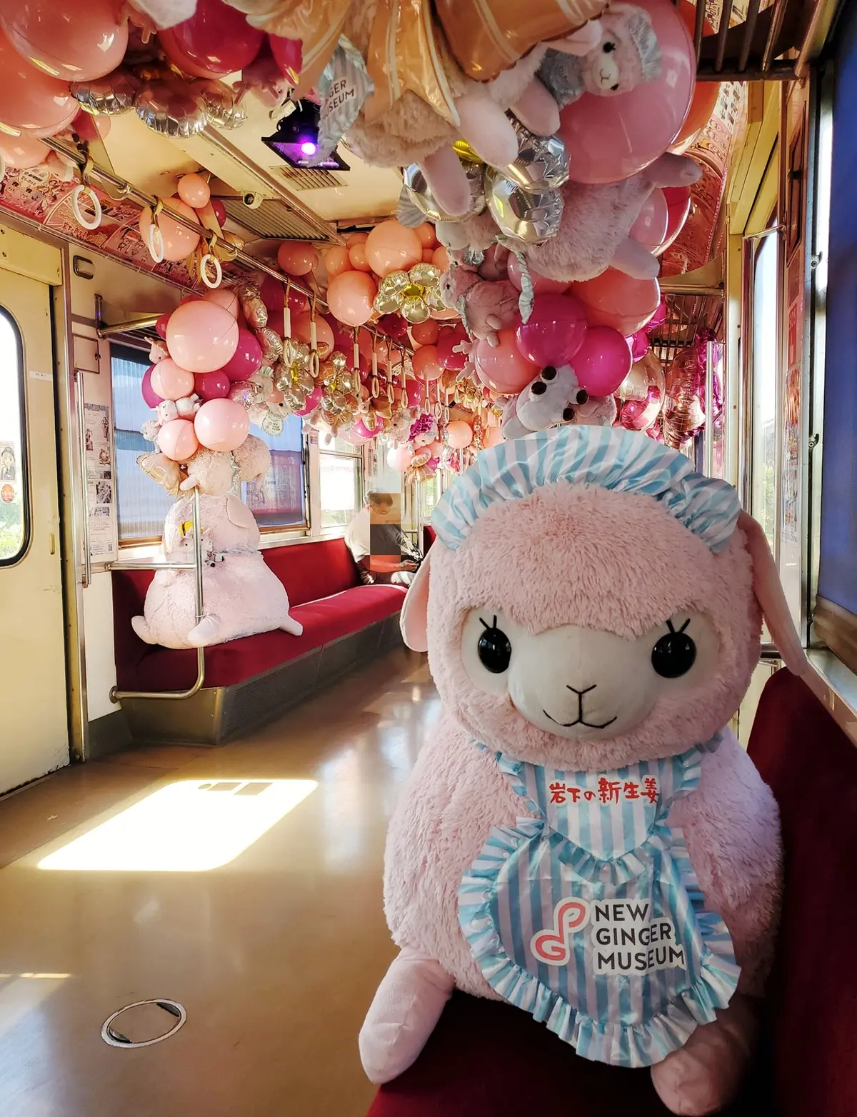 座席にはこんな可愛らしいぬいぐるみも。