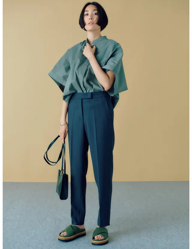 エブールのパンツコーデのLIZA