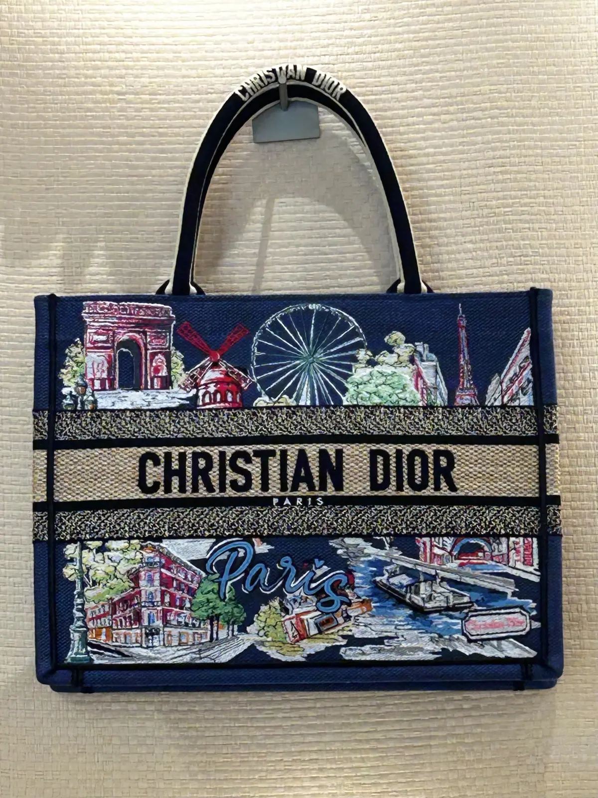 Dior Gold House Bangkok  ディオール・ゴールド・ハウス　バンコク