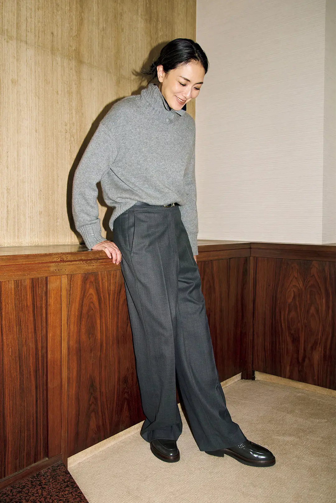 マニッシュな装いこそ上質素材をレイヤードして