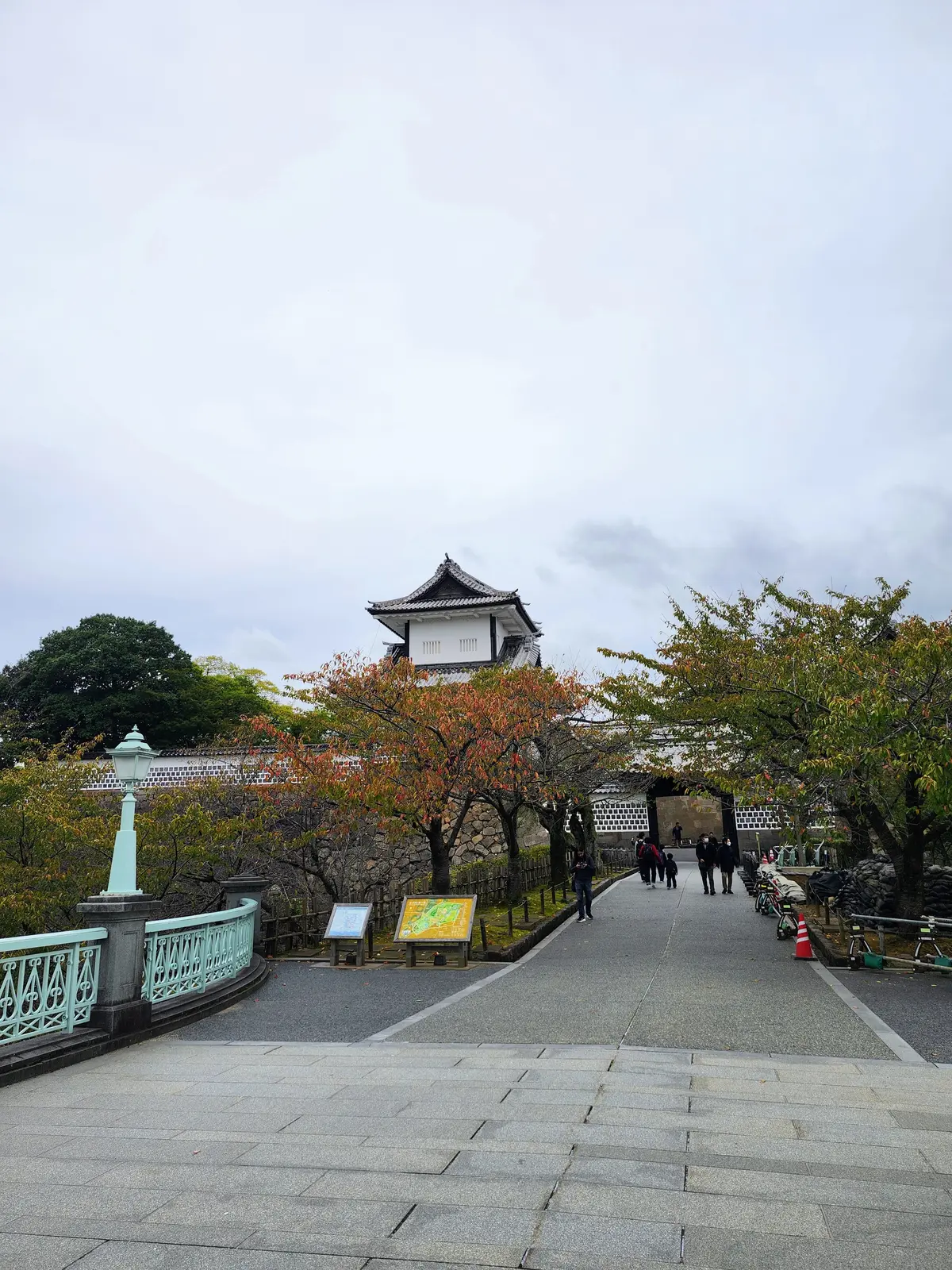 女子旅、金沢、金沢旅行、秋の金沢、40代ファッション、旅コーデ、加賀料理、21世紀美術館、御朱印　神社、金沢カフェ、茶屋街