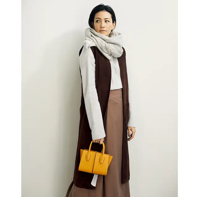 スエード素材のジレ