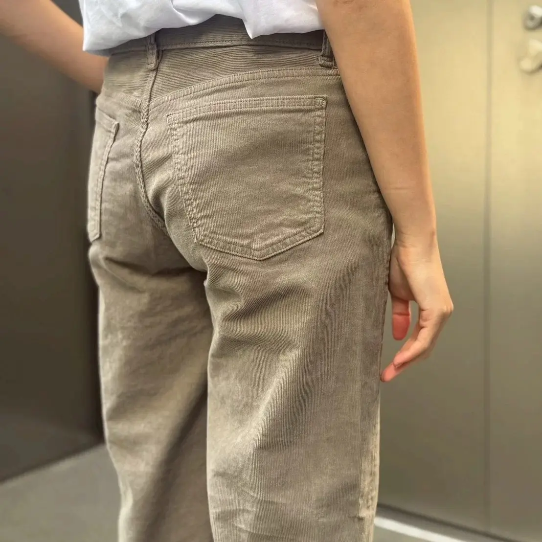 【50代パンツ】履くだけで旬の着こなしにの画像_3