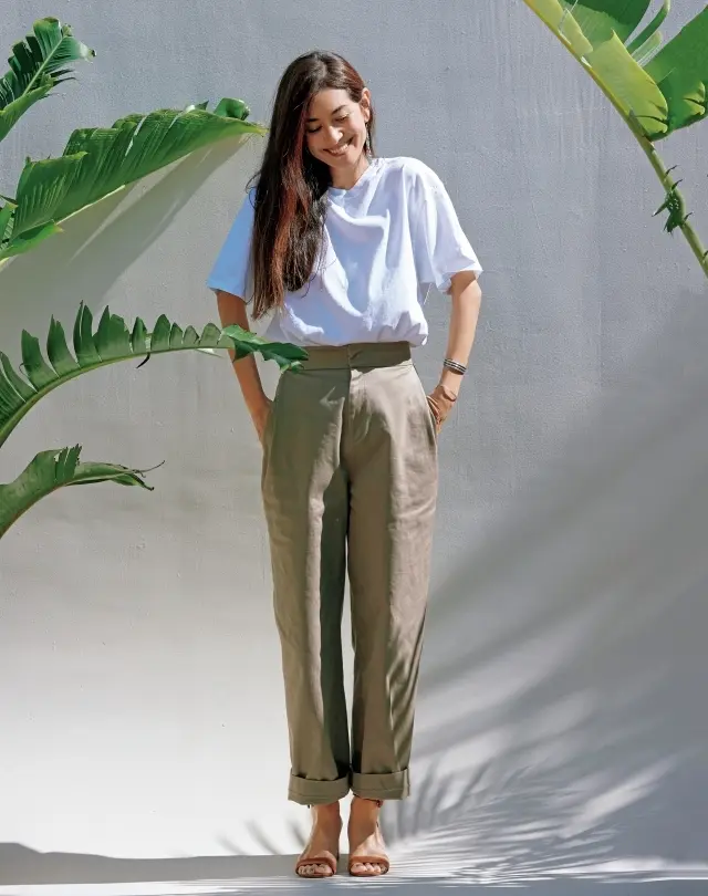 クリーンでシンプルな白TはマスキュリンMIXを楽しむ