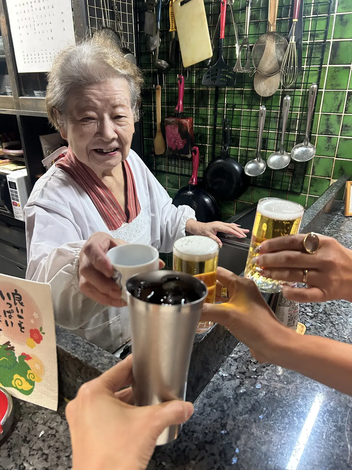 予約の出来ないもつ焼きの店。ファッションの画像_23