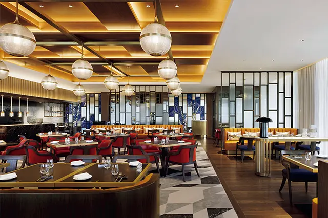 カジュアルな雰囲気の中、地 産地消を意識したモダンなフレンチ が楽しめる「ブラッスリー・デュ・ケ」