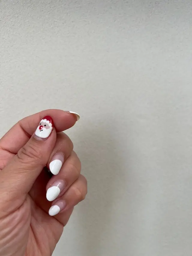 クリスマスネイル　パルーンフレンチ　サンタネイル　パラジェル
