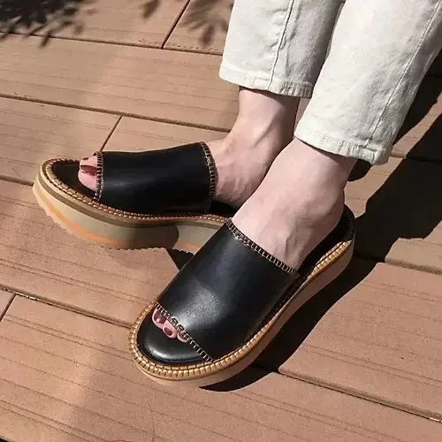 【50代 サンダル】足元からスタイルを格上げ！「大人の夏サンダル」20選