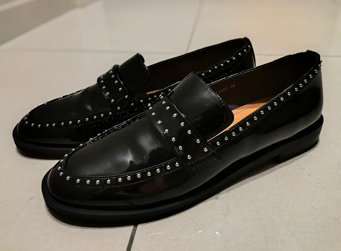  Daniella & GEMMA　スタッズモチーフローファー