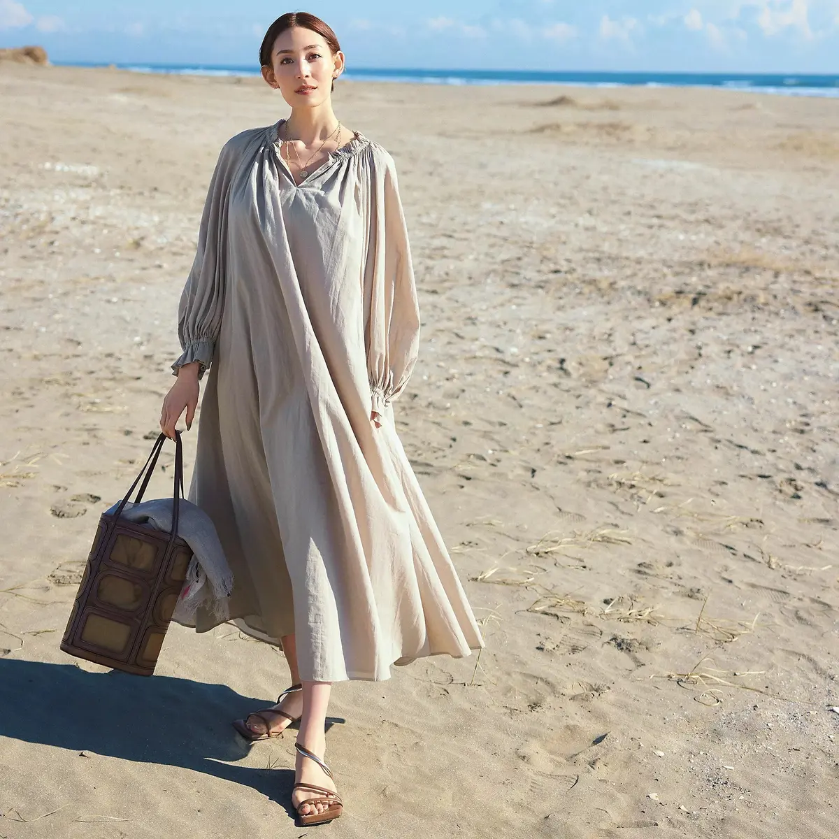 50代に似合う「初夏のワンピース」リラクシーな大人の雰囲気