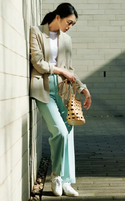 ミントグリーンのカラーパンツコーデのゆうき