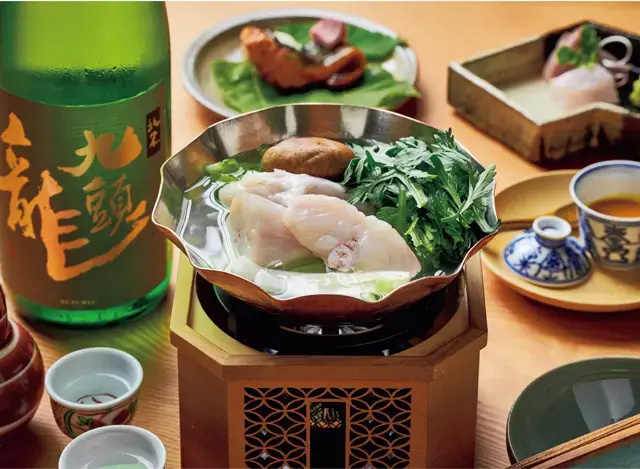 小松辰平氏が手がける「日本料理 えん」では、季節の郷土食に根ざした贅沢な和食を味わって。