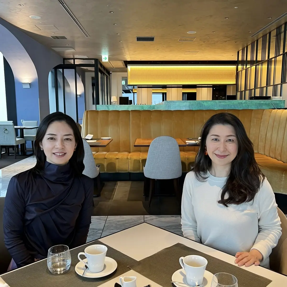 丸の内ビルディング36階　フレンチレストラン　「BREEZE OF TOKYO 」友達との記念写真