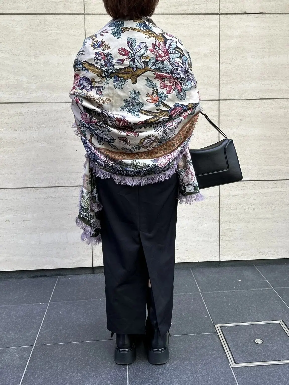 独創的な色柄が芸術作品のようなストール の画像_11