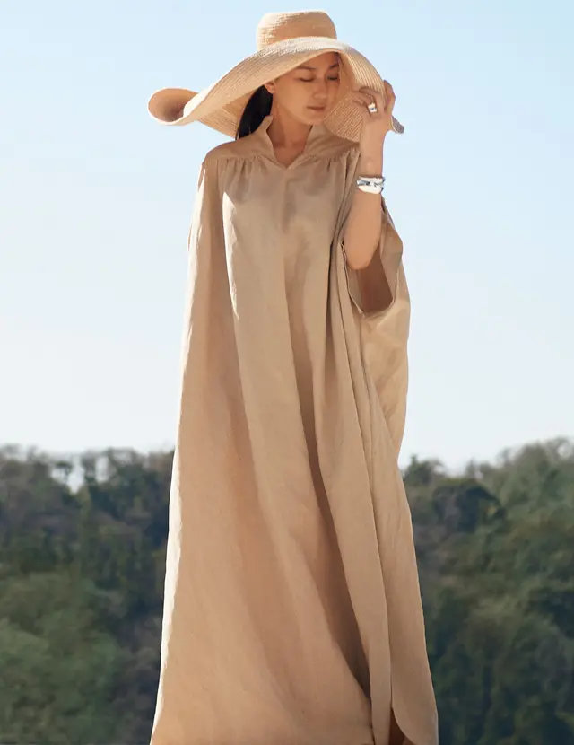 ジョージ ジェンセンのジュエリー「カーヴ」を着用したドレスコーデの板谷由夏