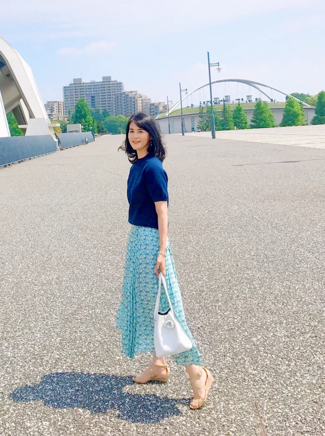 花柄スカートで