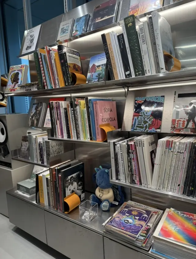 先月オープンのニューマン高輪、新しいスタの画像_5