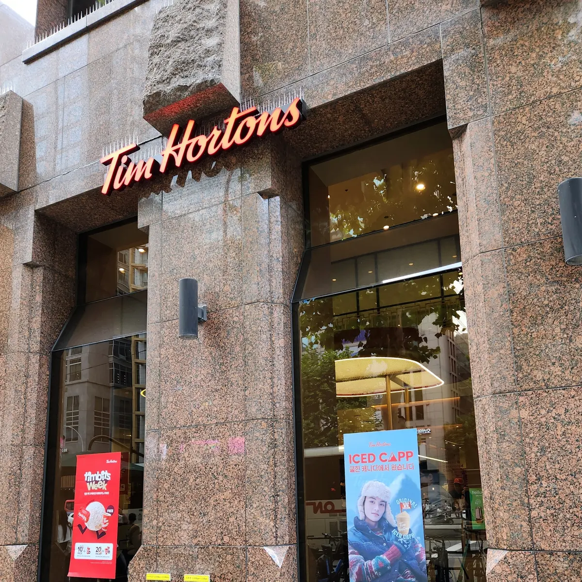 カナダのカフェ Tim Hortons