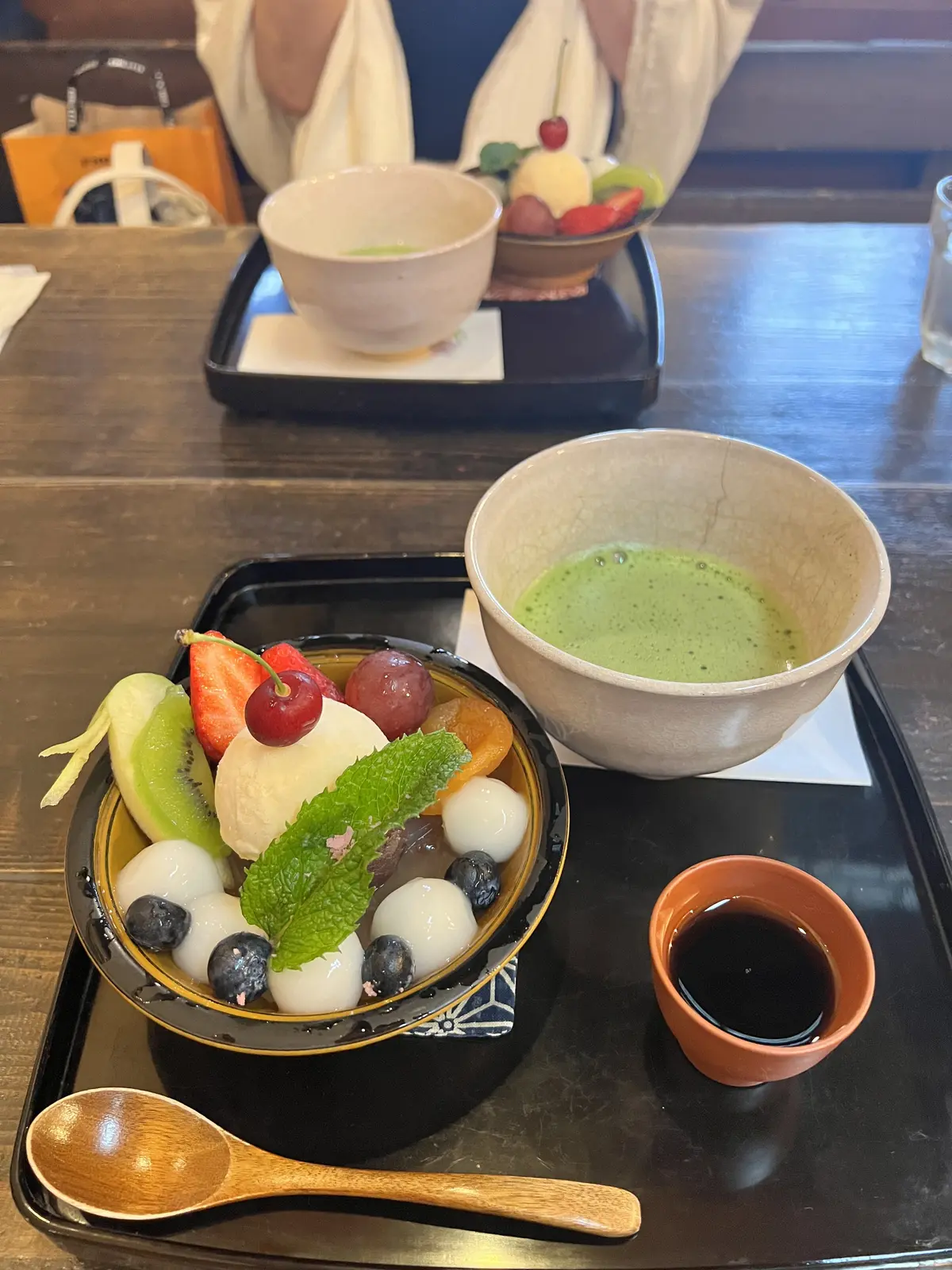 クリームあんみつとお抹茶