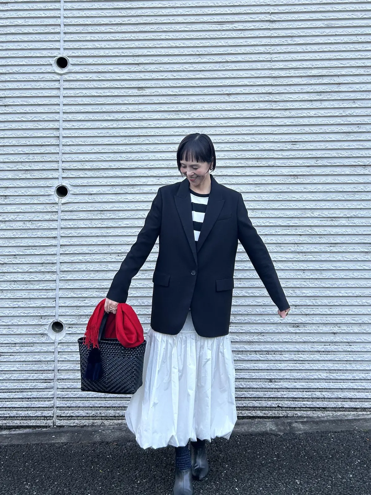 思い切って髪色をトーンダウンしたら黒い服の画像_6