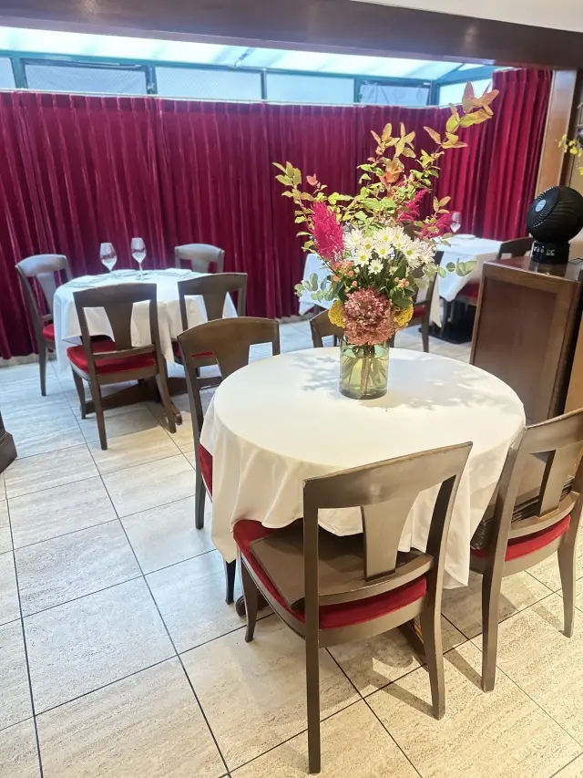 セットアップワンピースで広尾フレンチレスの画像_4