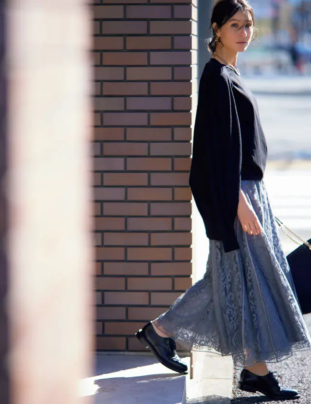 ebureの透け感スカートの田沢美亜