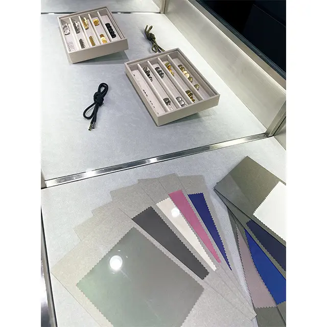 サイズだけでなく、アイテムによってはボタンや裏地、襟の形などを選べるカスタムオーダーが可能