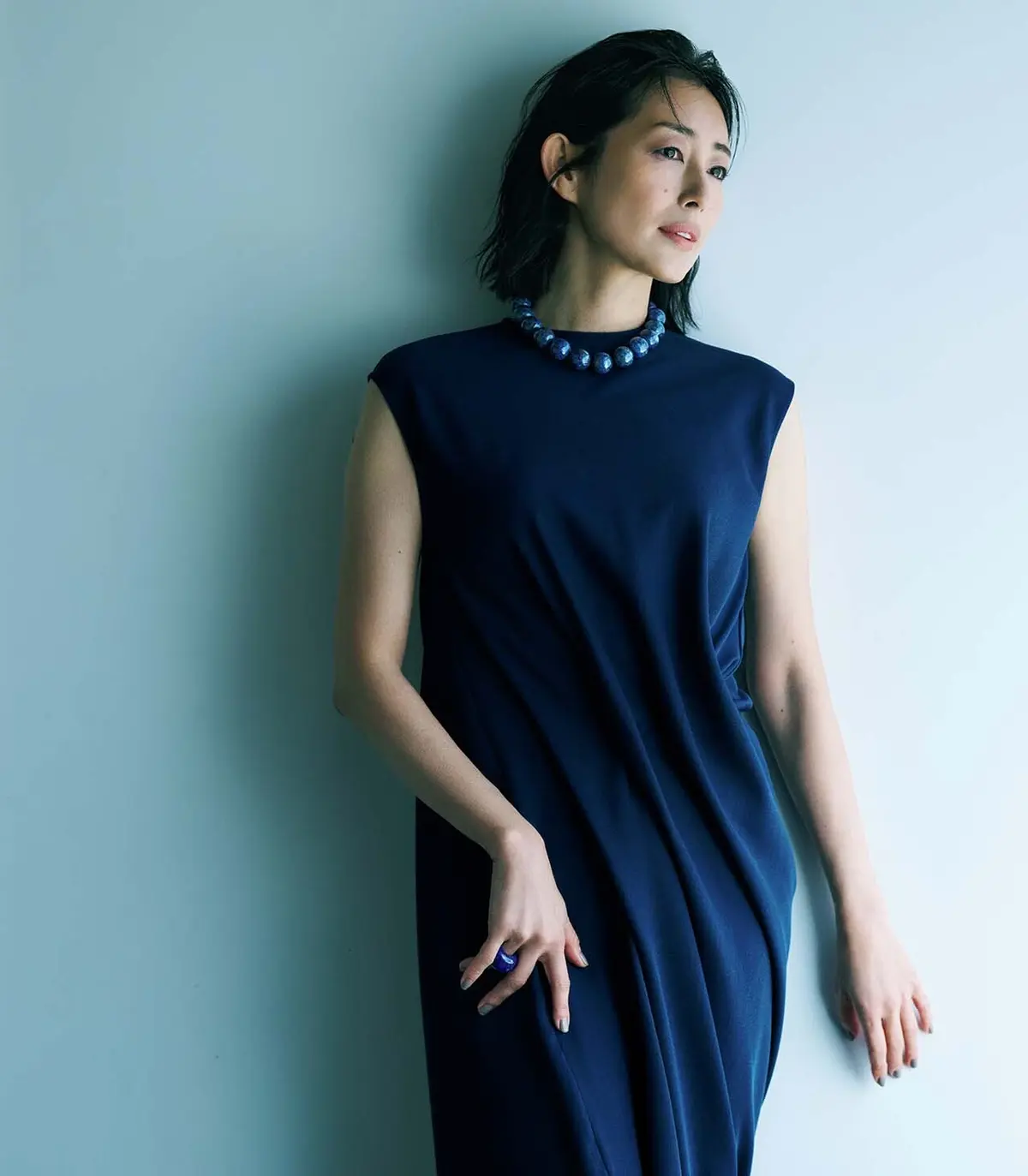 洋服と色石で描く 洗練のワントーン