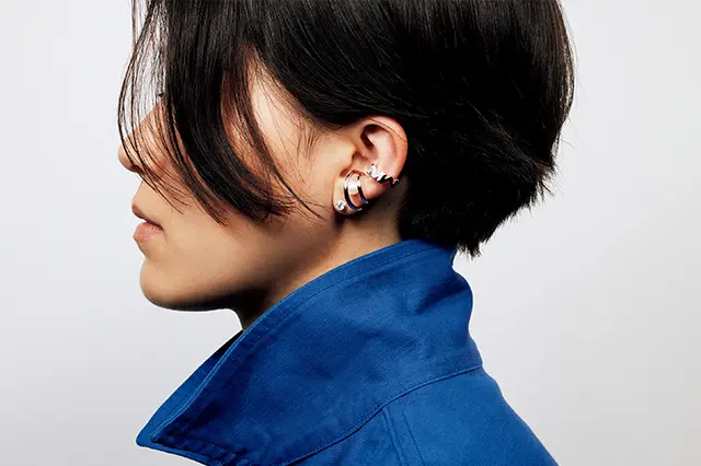 イヤカフとピアスの重ねづけ