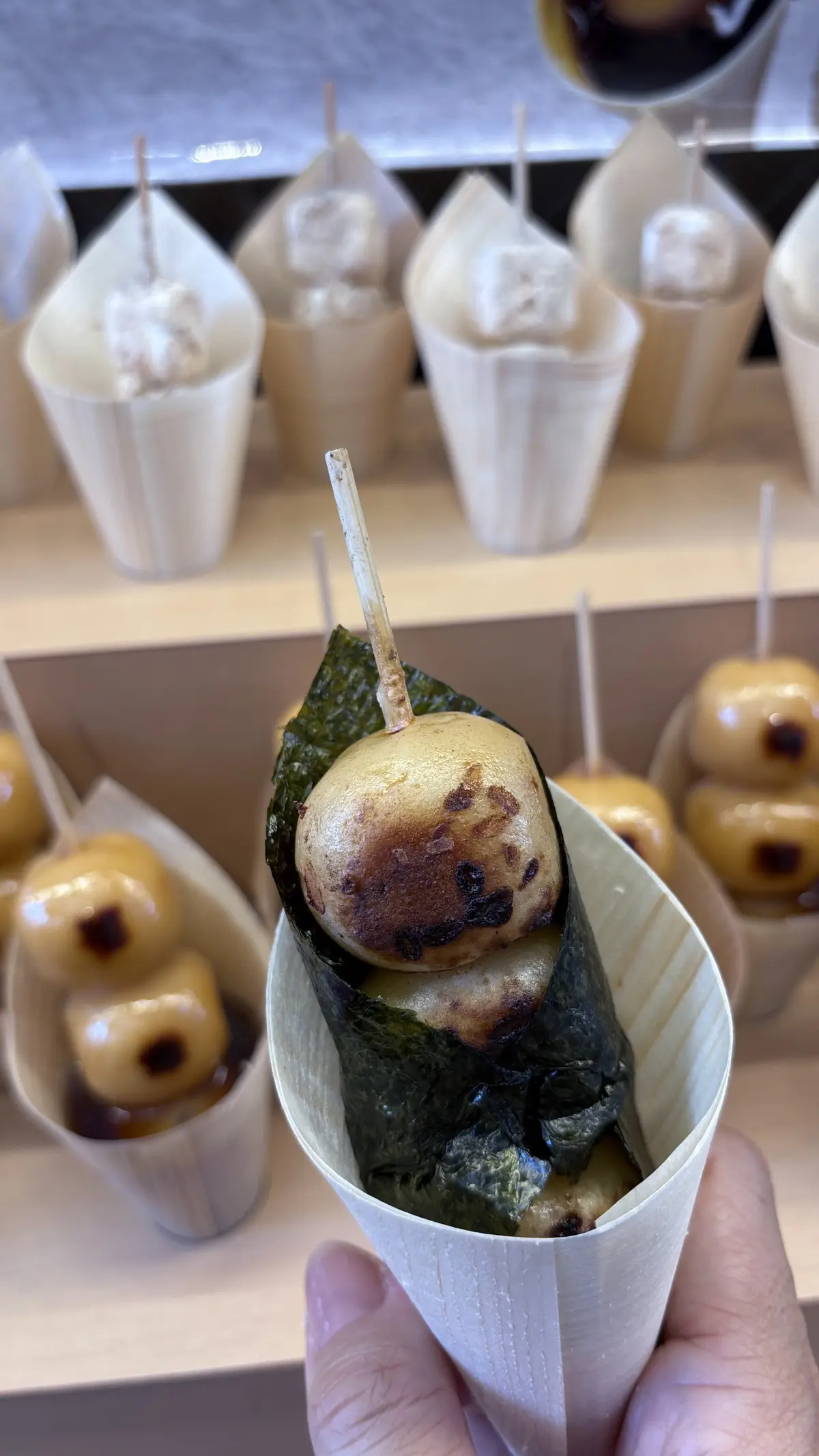 鎌倉食べ歩き　醤油団子　